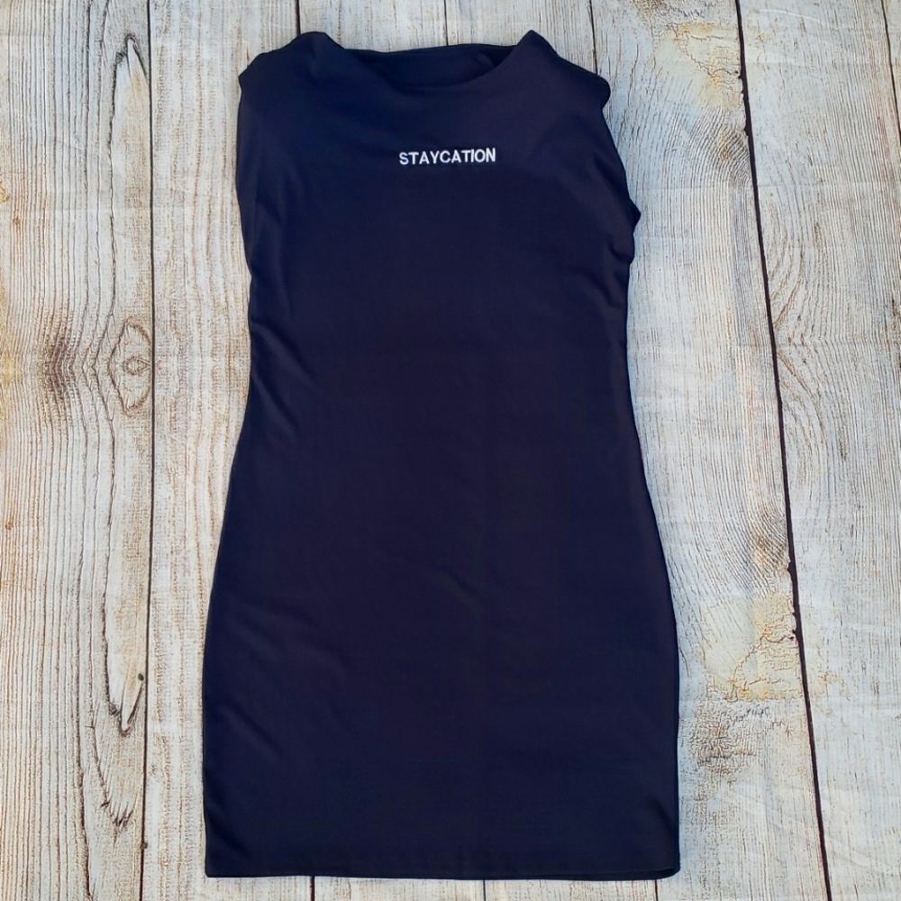 NWOT Navy 'STAYCATION' sleevless bodycon dress